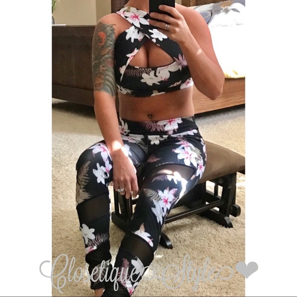 Floral Two Piece Yoga Set - Picture 3 of 8